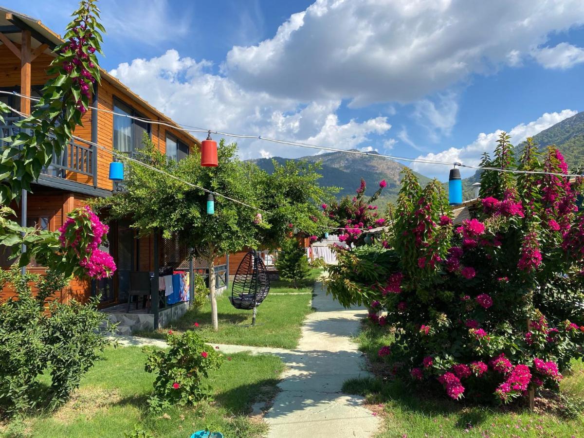 Karaoez Ada Bungalows & Villa Luaran gambar