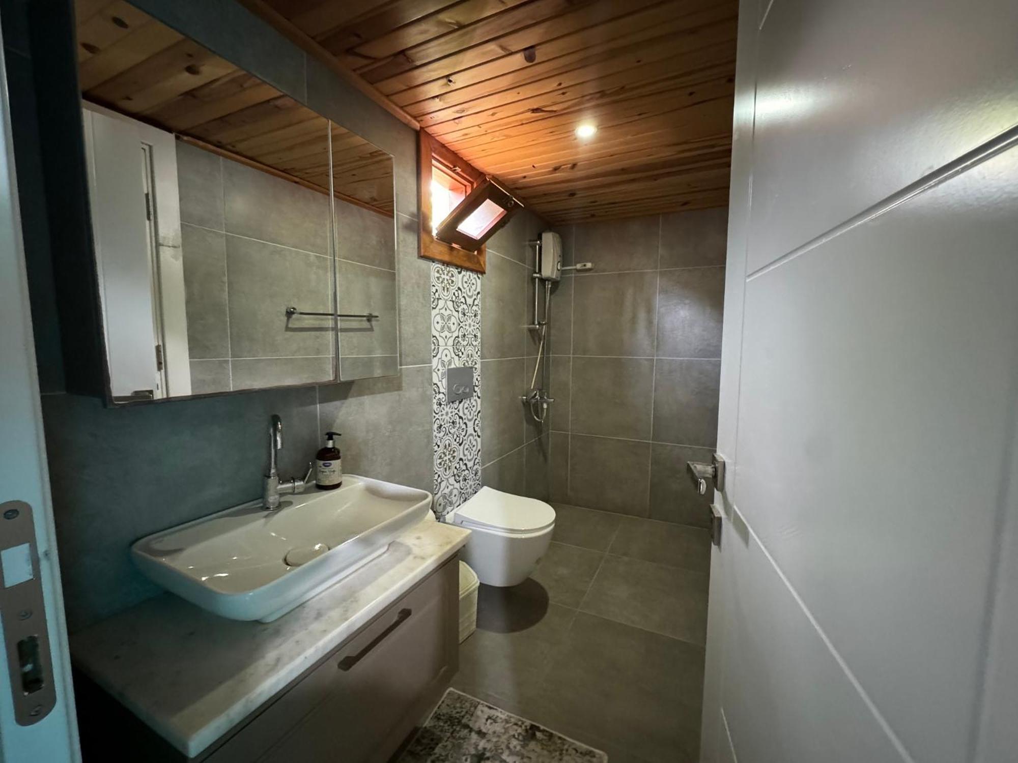Karaoez Ada Bungalows & Villa Bilik gambar