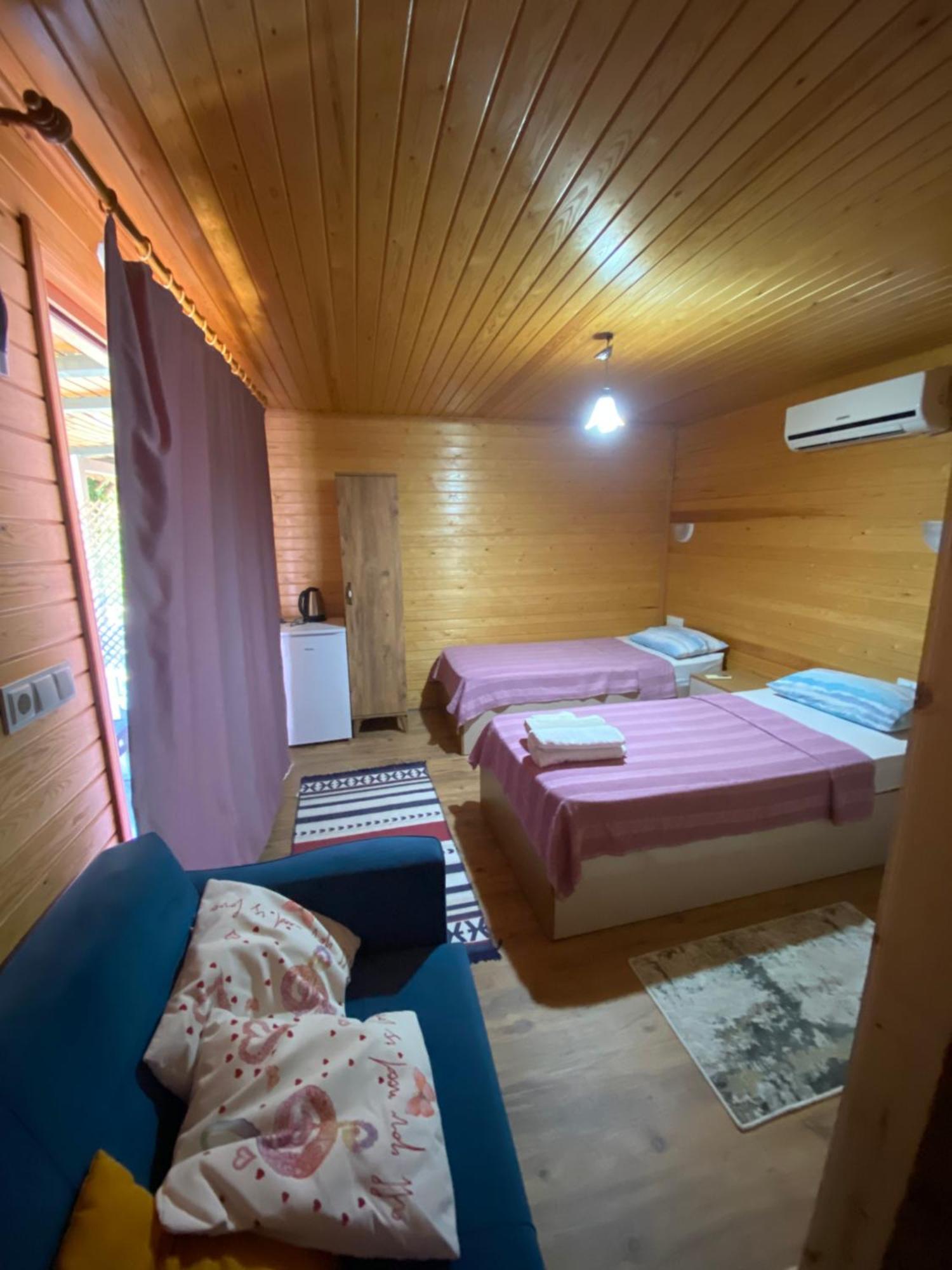 Karaoez Ada Bungalows & Villa Bilik gambar