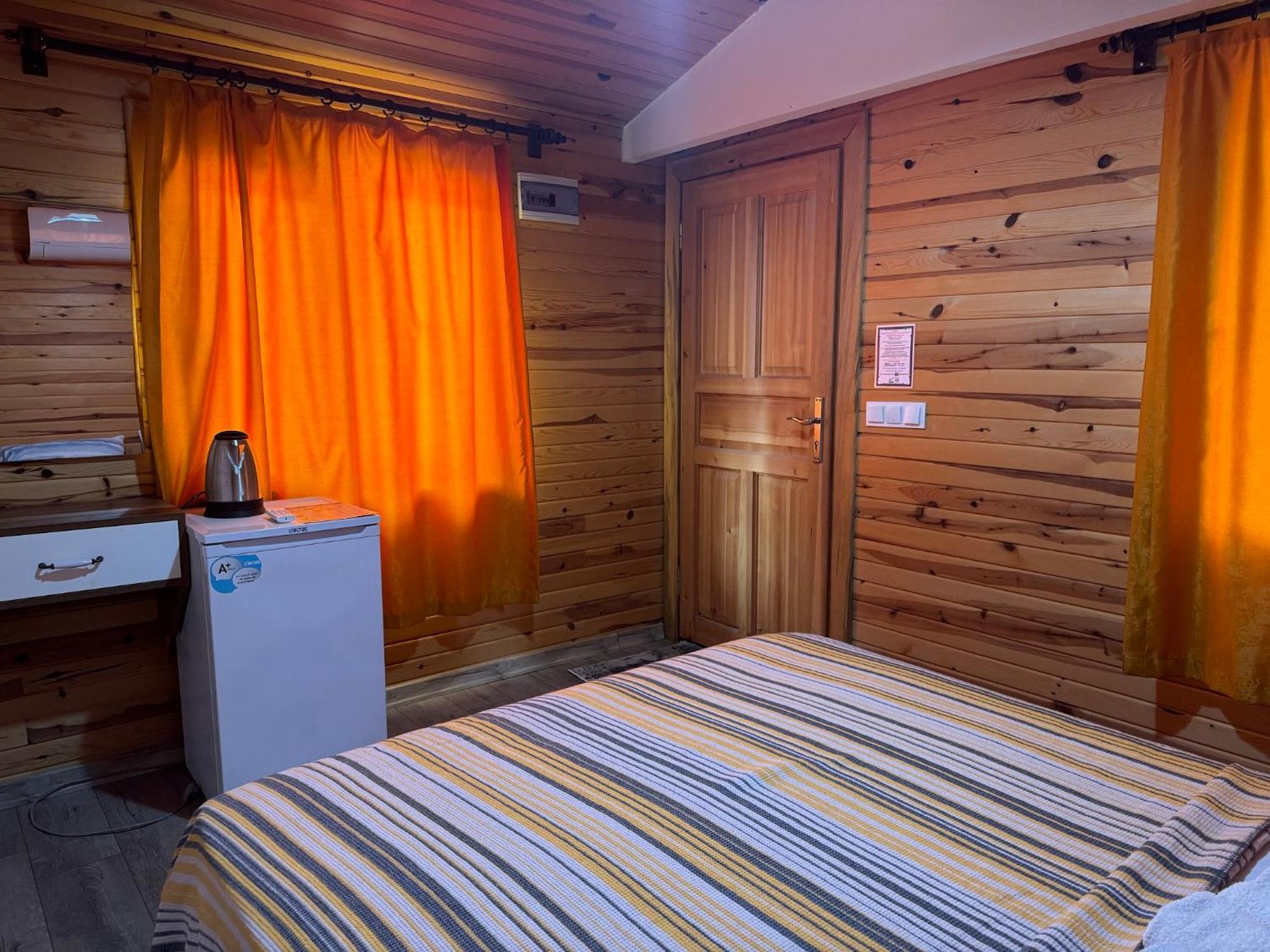 Karaoez Ada Bungalows & Villa Bilik gambar