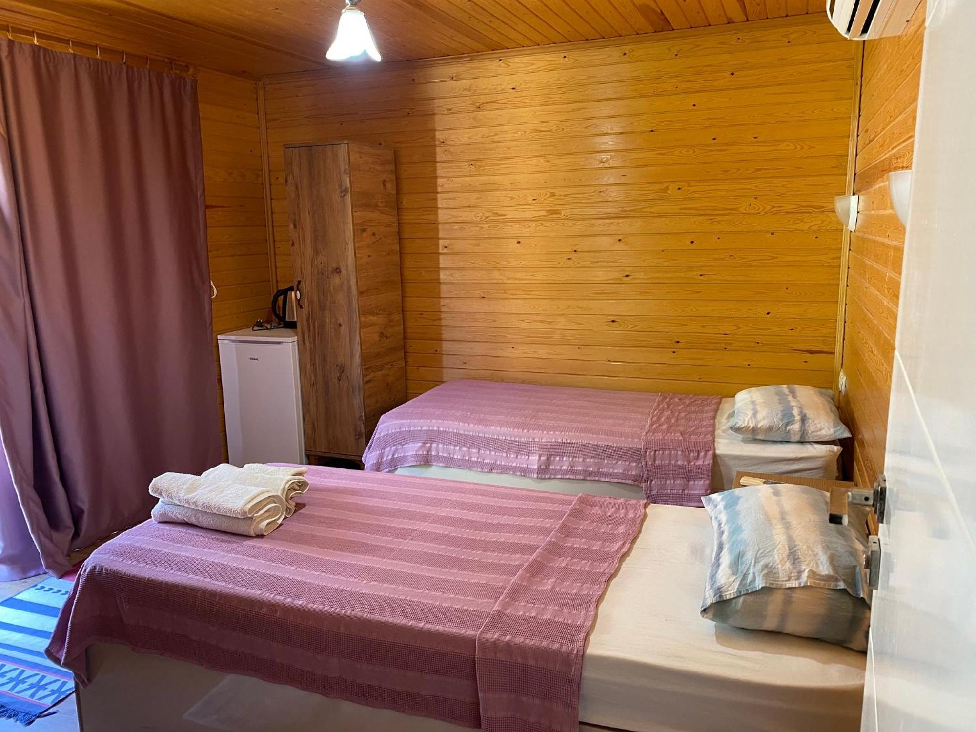 Karaoez Ada Bungalows & Villa Bilik gambar
