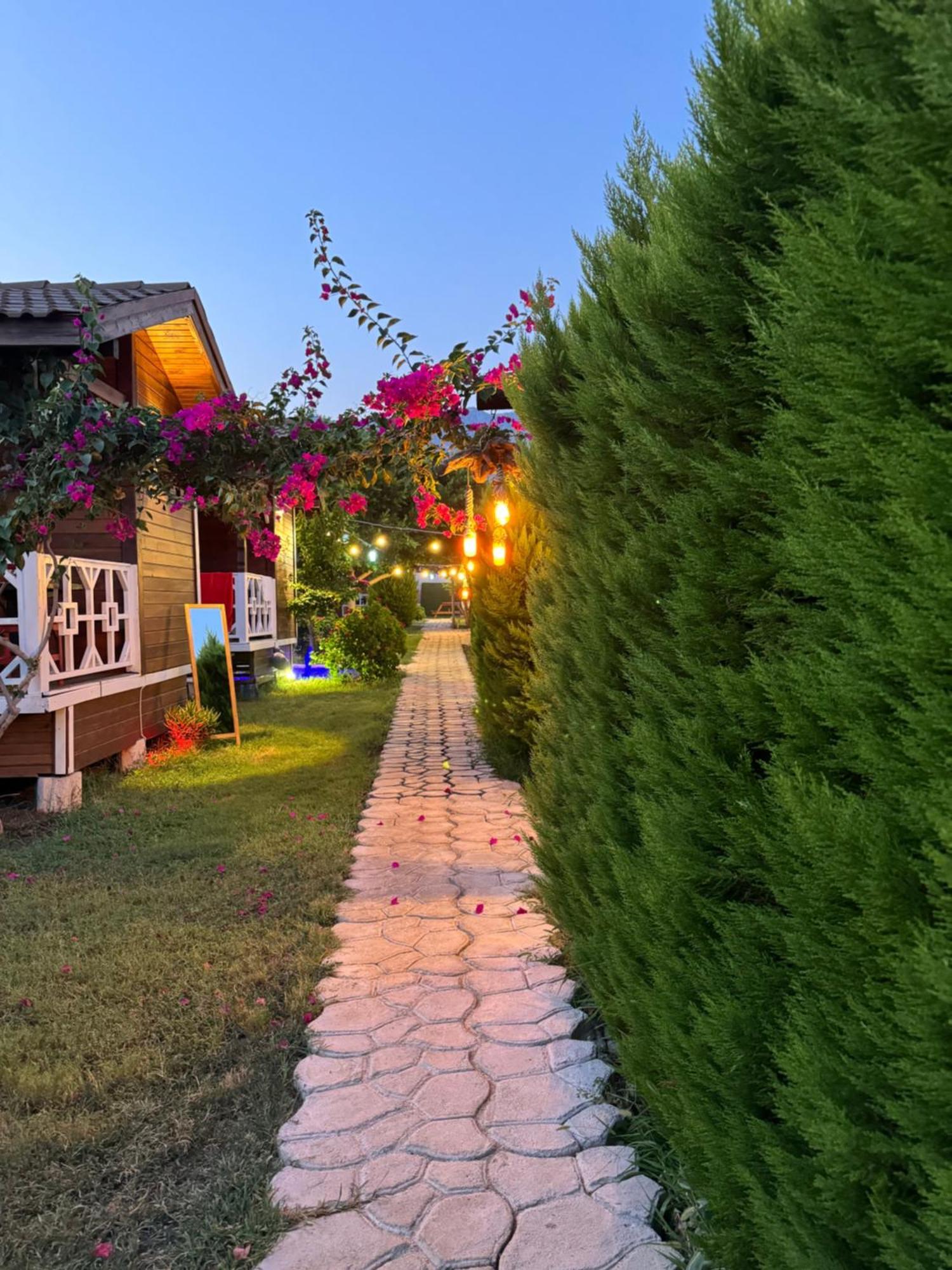 Karaoez Ada Bungalows & Villa Luaran gambar