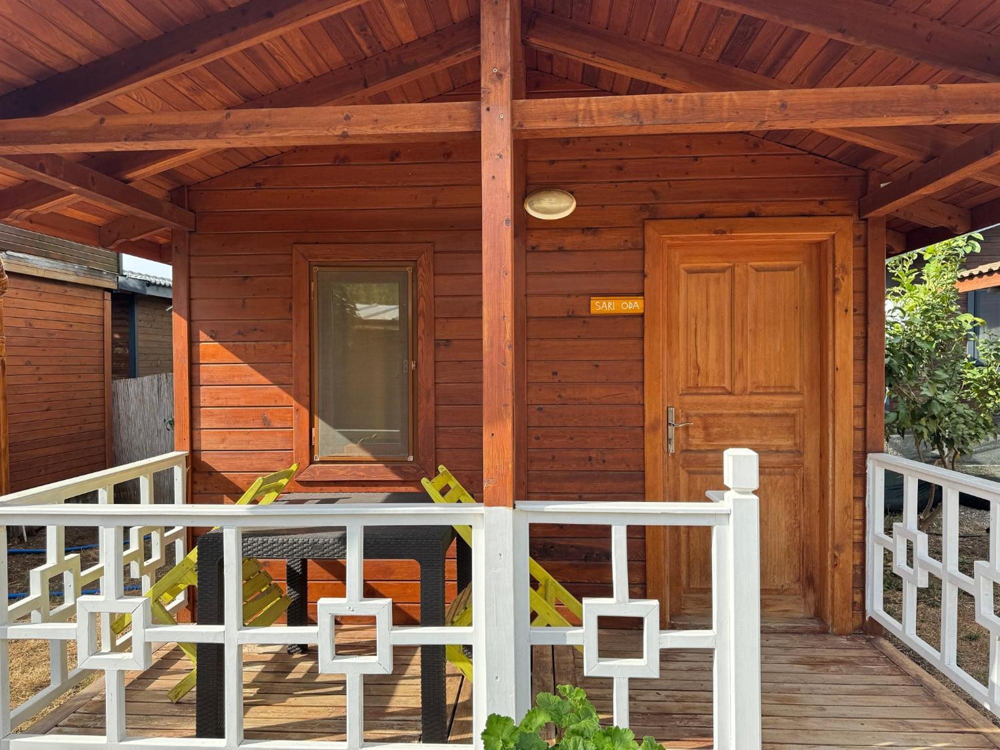 Karaoez Ada Bungalows & Villa Bilik gambar