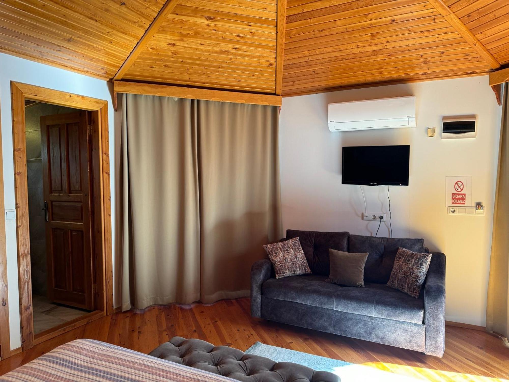 Karaoez Ada Bungalows & Villa Bilik gambar